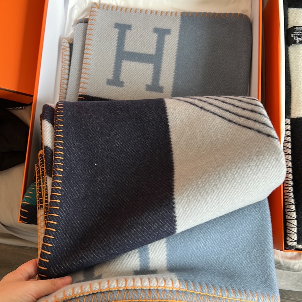 Brand new hermes blanket jump H - Picture 3 of 8